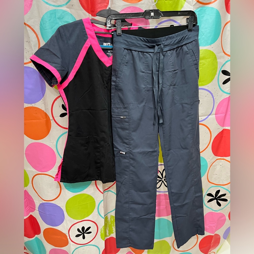 black/gray/pink grey’s anatomy scrubs set